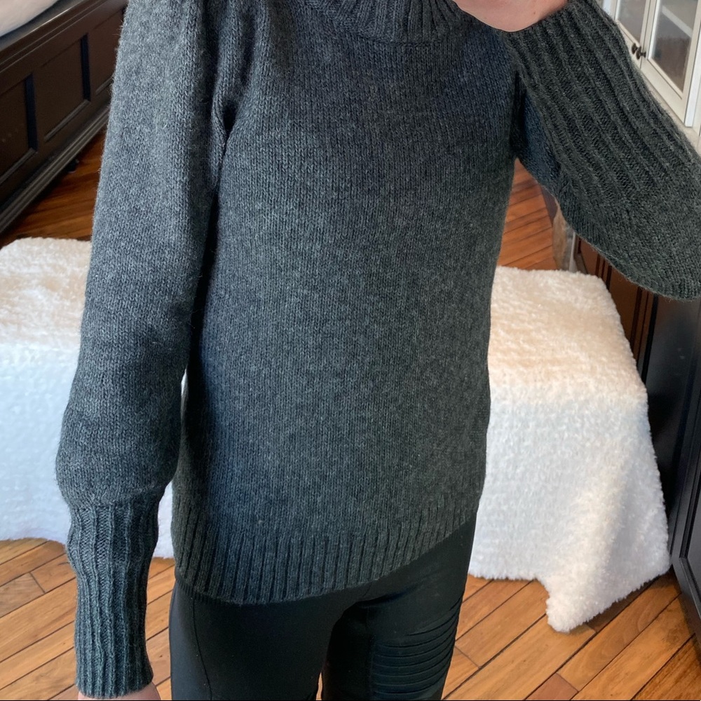 NWOT GAP sweater - Picture 2 of 3
